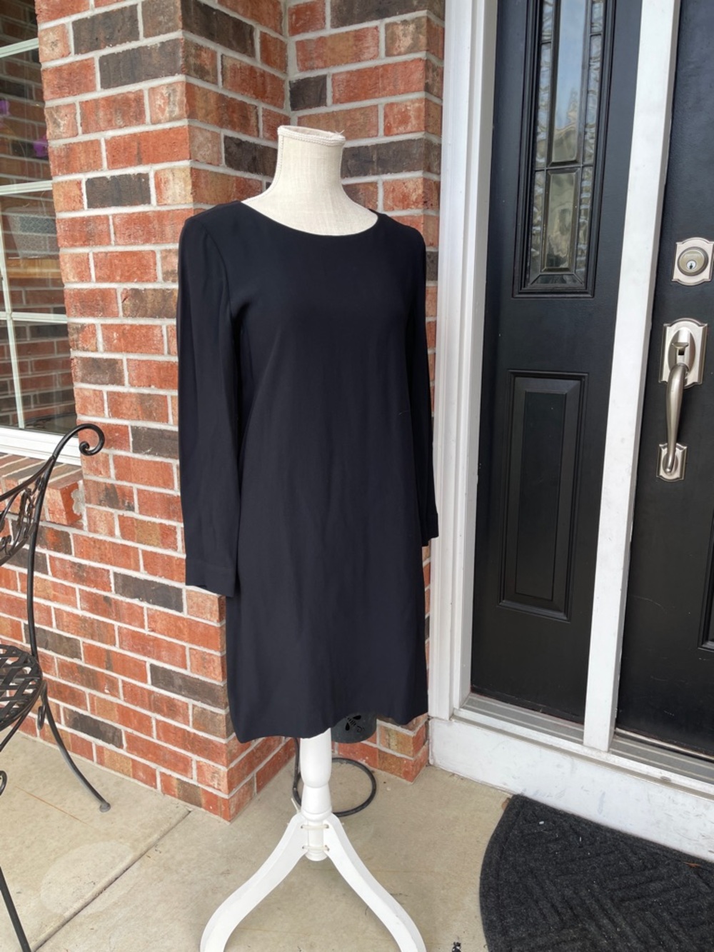 Theory‎ Basic Black Long Sleeve Dress with Buttons up the Back Sz 6